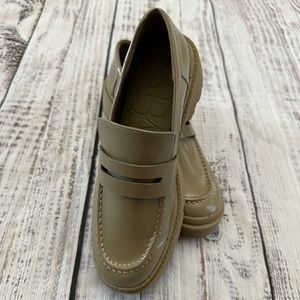 Pre-loved | Zara Khaki Green Lug Sole Loafers | Womens Size 38/7.5